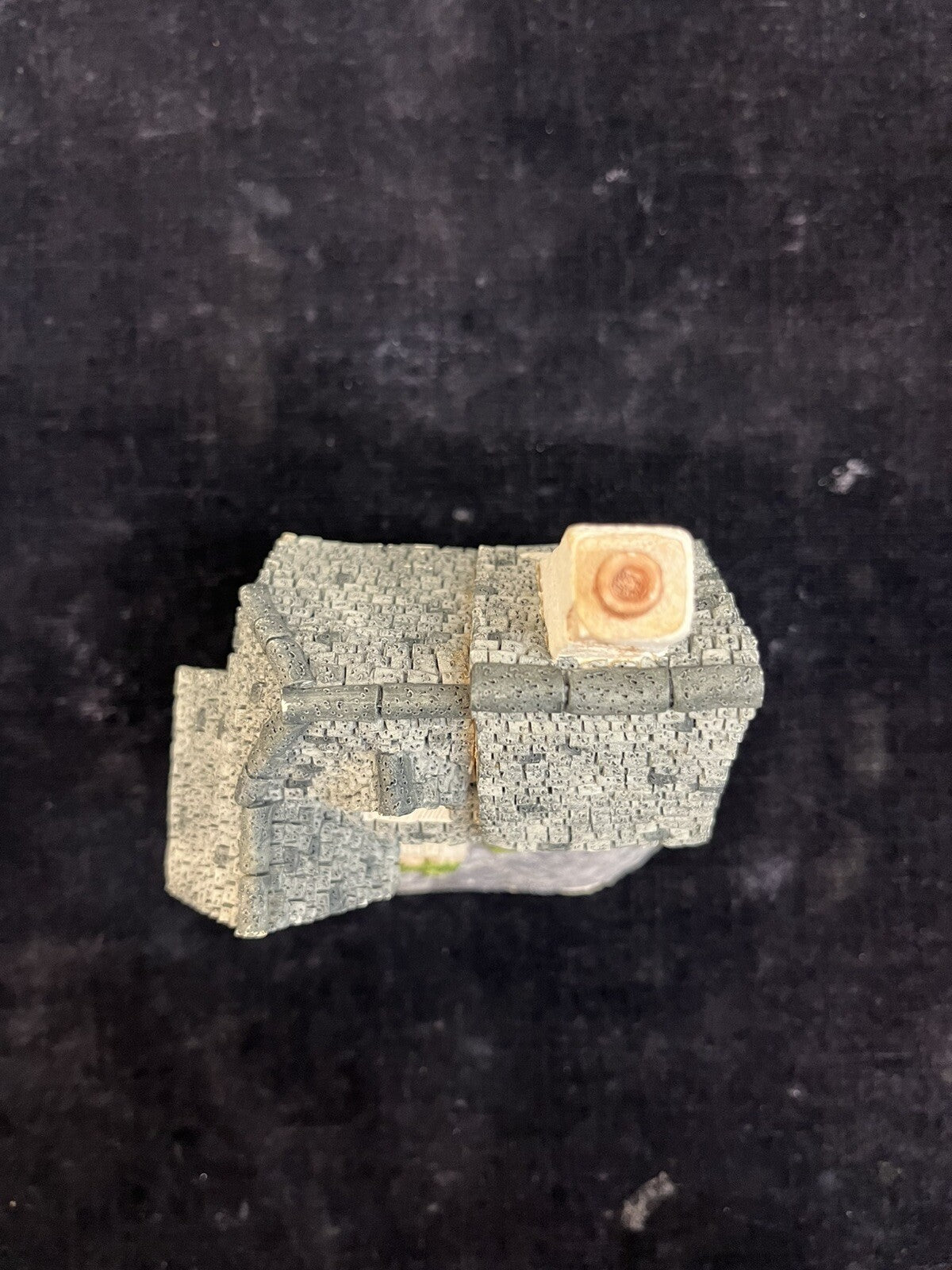 1993 David Winter Cottages Collectors Guild #14 Swan Upping Cottage in Box