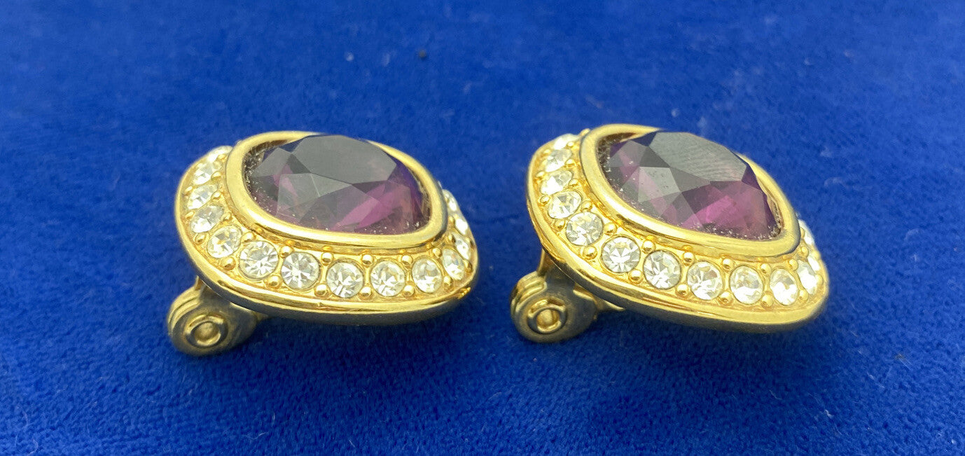VINTAGE MONET PURPLE GLASS RHINESTONE HIGH END EARRINGS GOLD TONE Clip