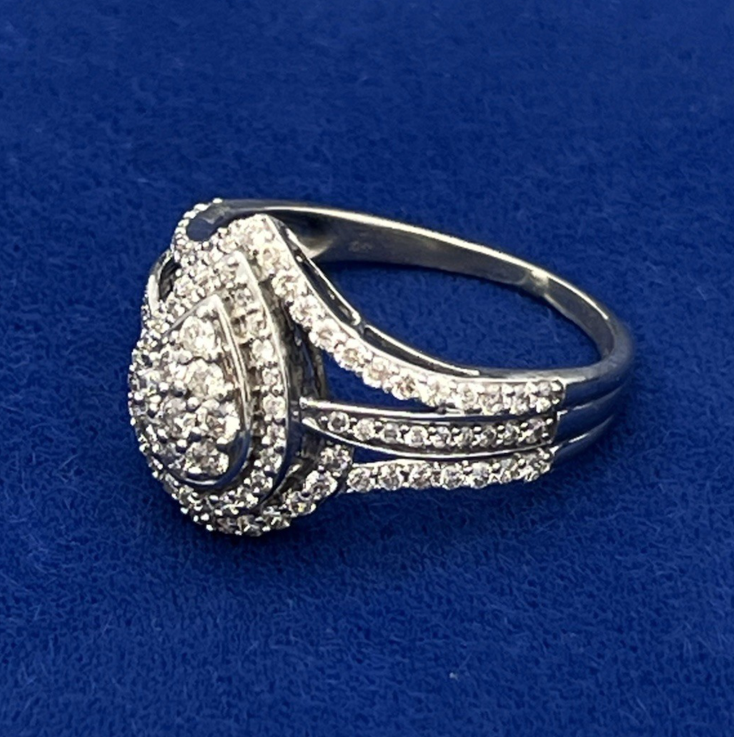 10k White Gold 1 CT TW Diamond Pear Shaped Ring 3.2g