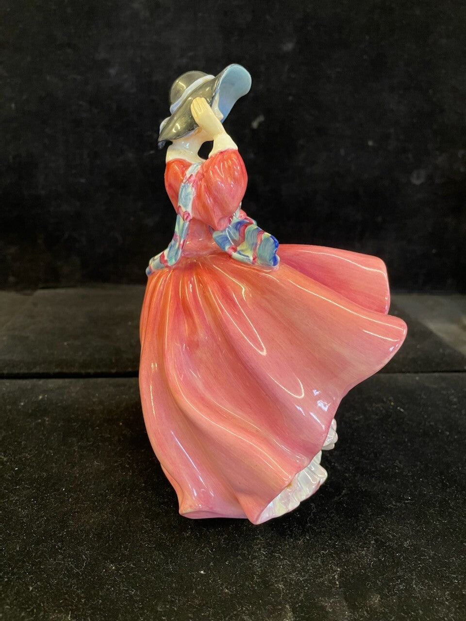 TOP O’THE HILL- HN 1849 - Vintage Royal Doulton Figurine - Retired