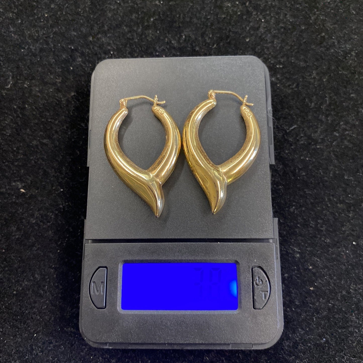 14K Yellow Gold "V" Shaped Hoop Pierced Earrings Vtg  3.8g  1.5" x 1"  Exc CB15