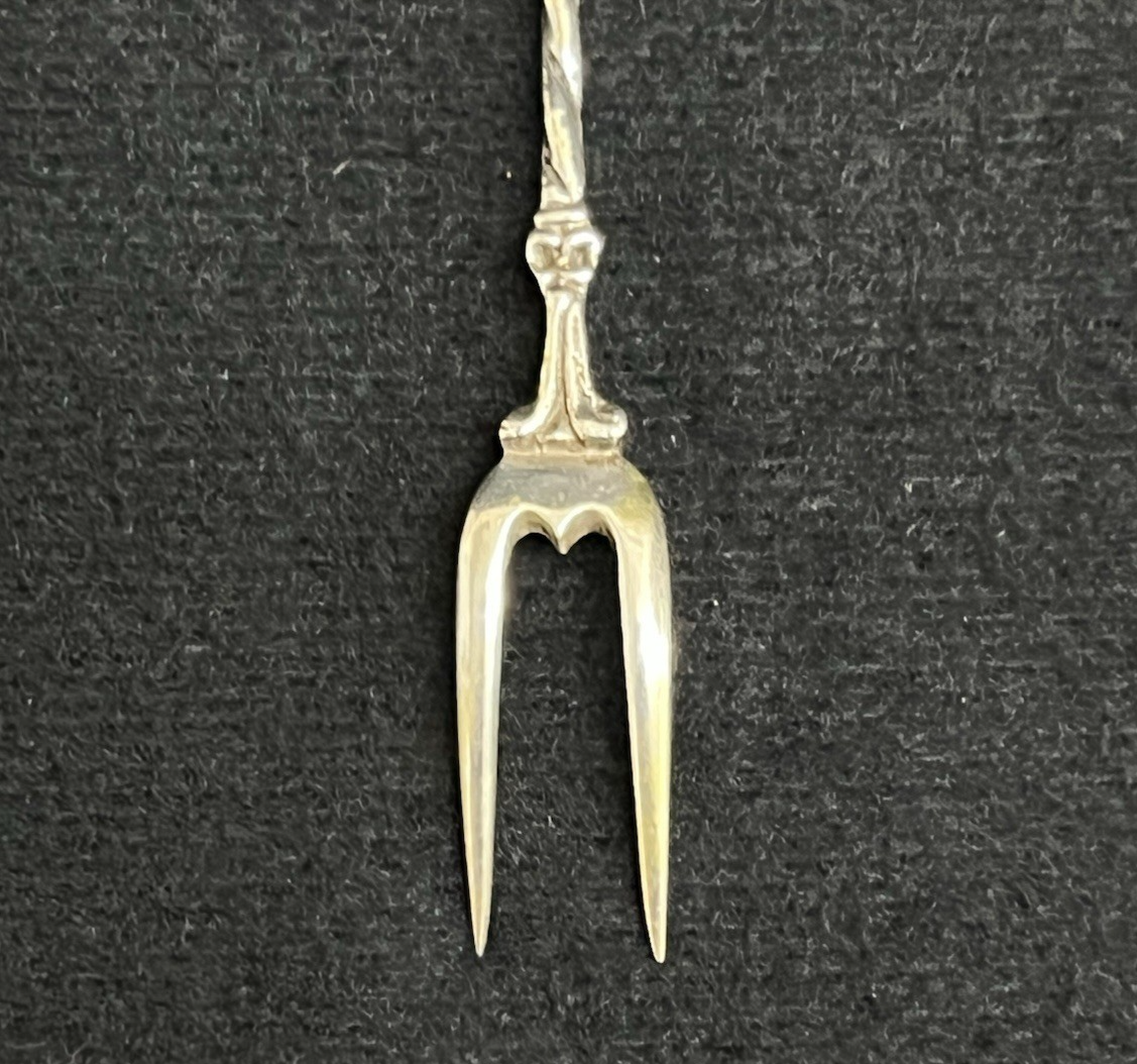 Antique Italian 5g Firenze .800 Silver Heraldic Lion Figural Olive Fork 4"