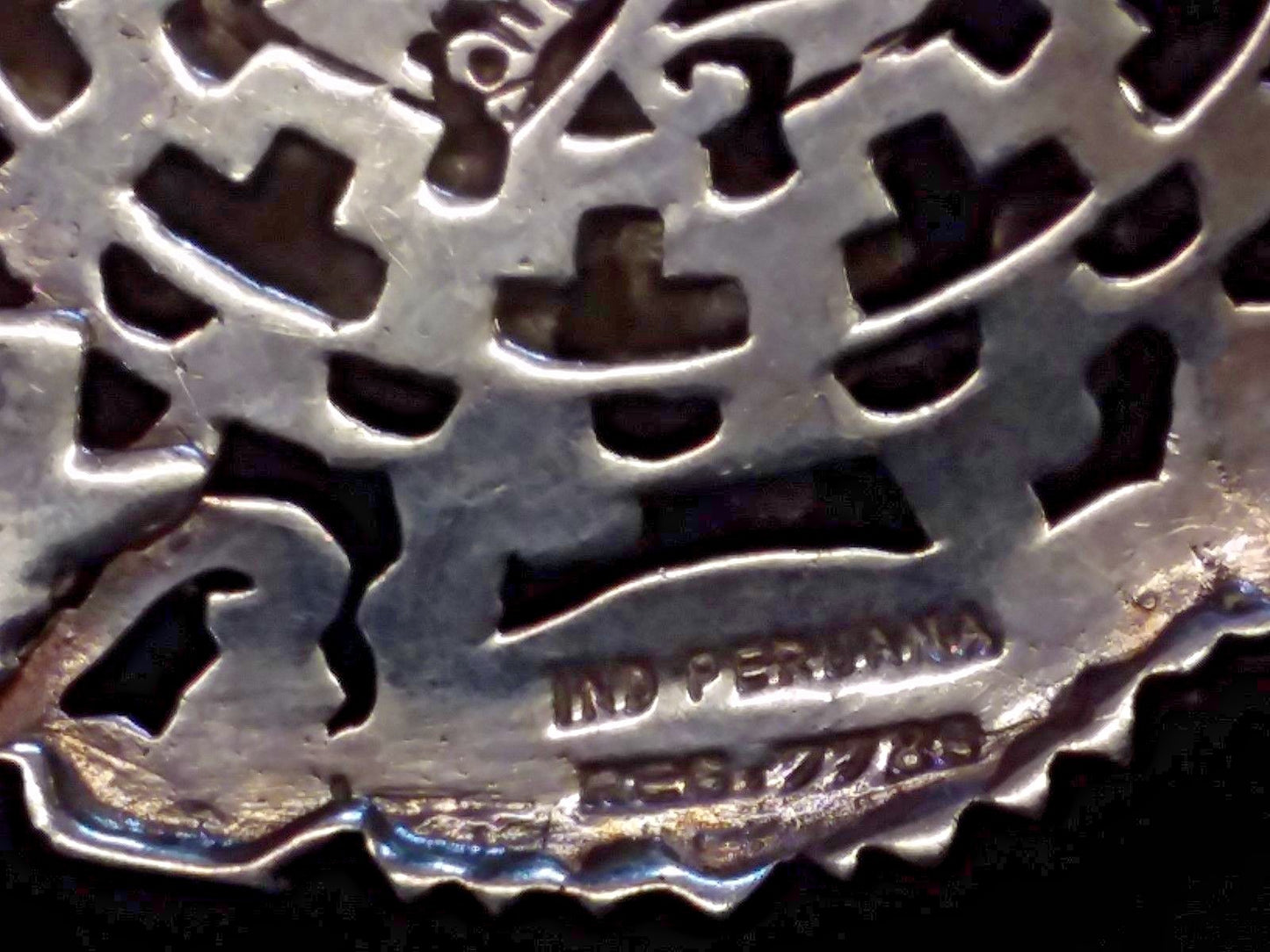 25g Vtg Arte Orfebre Peru Sterling Silver Round Carved Pin Pendant 3D Incan King