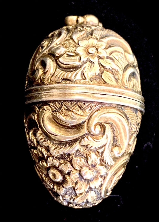 Ornate Silver Gilt Repousse Cachou Patch Snuff Box Georgian London 1760 Pendant