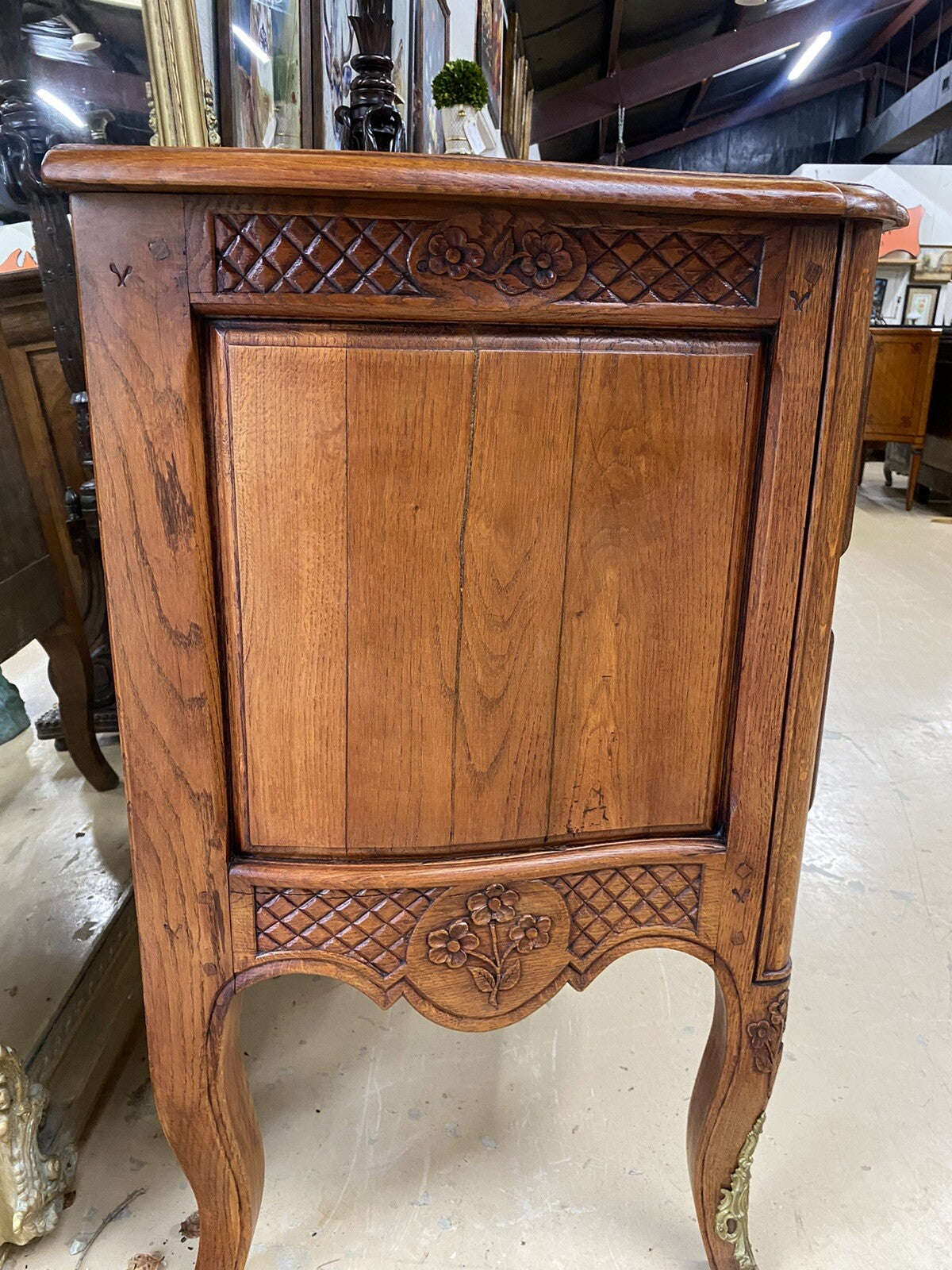 FRENCH PROVINCIAL LOUIS XV STYLE OAK COMMODE