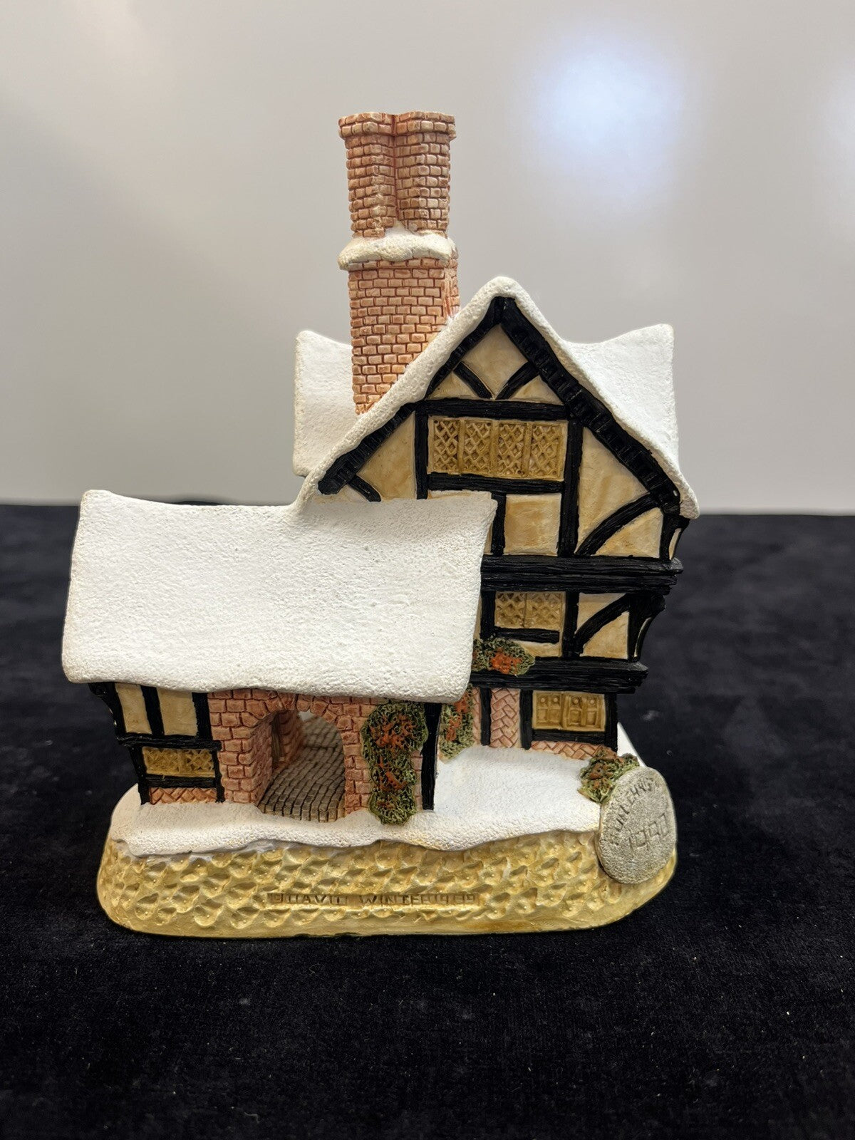 VINTAGE DAVID WINTER COTTAGES MISTER FEZZIWIGS EMPORIUM - ORIGINAL BOX  COA 1990