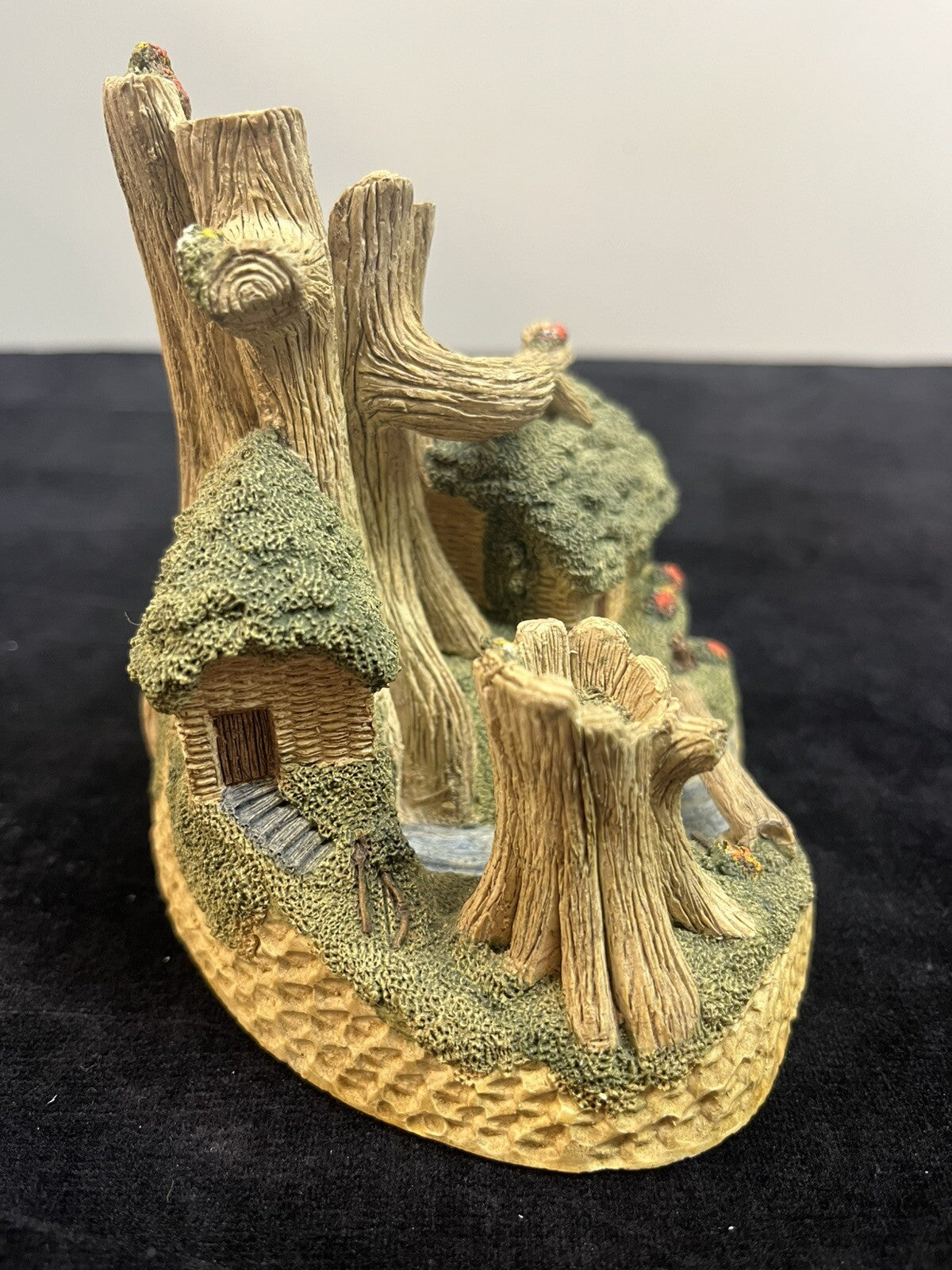 David Winter Cottages Robin Hood’s Hideaway Collectors No 1 Spring 1986 Vintage