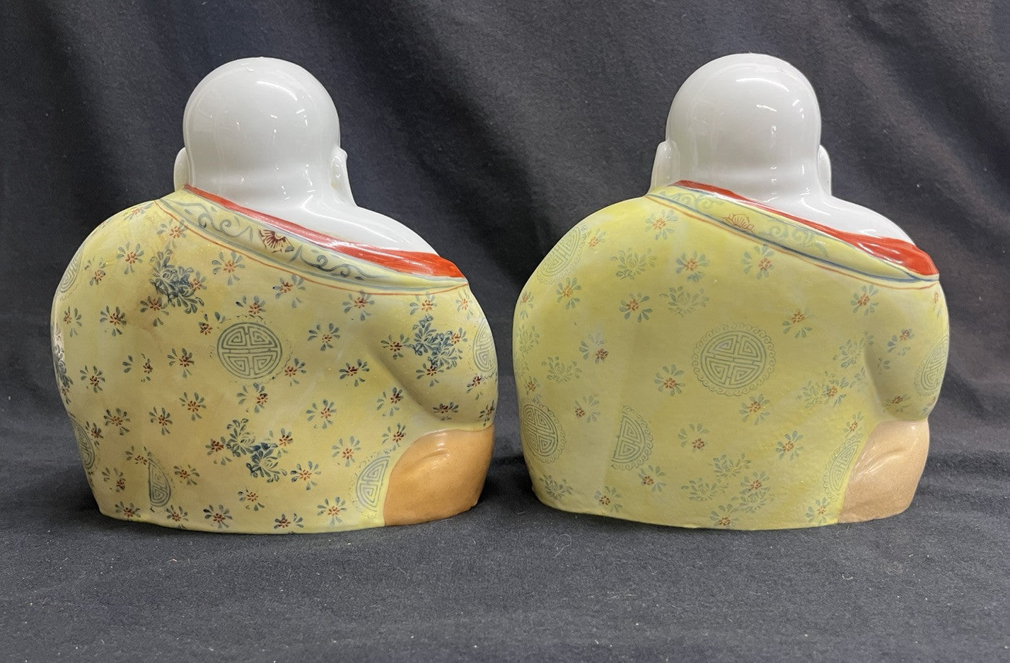 PAIR OF CHINESE FAMILLE ROSE PORCELAIN FIGURES OF SEATED BUDAI BUDDAH