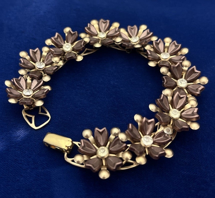 Vintage 1940's  Metal 3 D Flowers Rhinestone Center 10 Link Bracelet Beautiful!