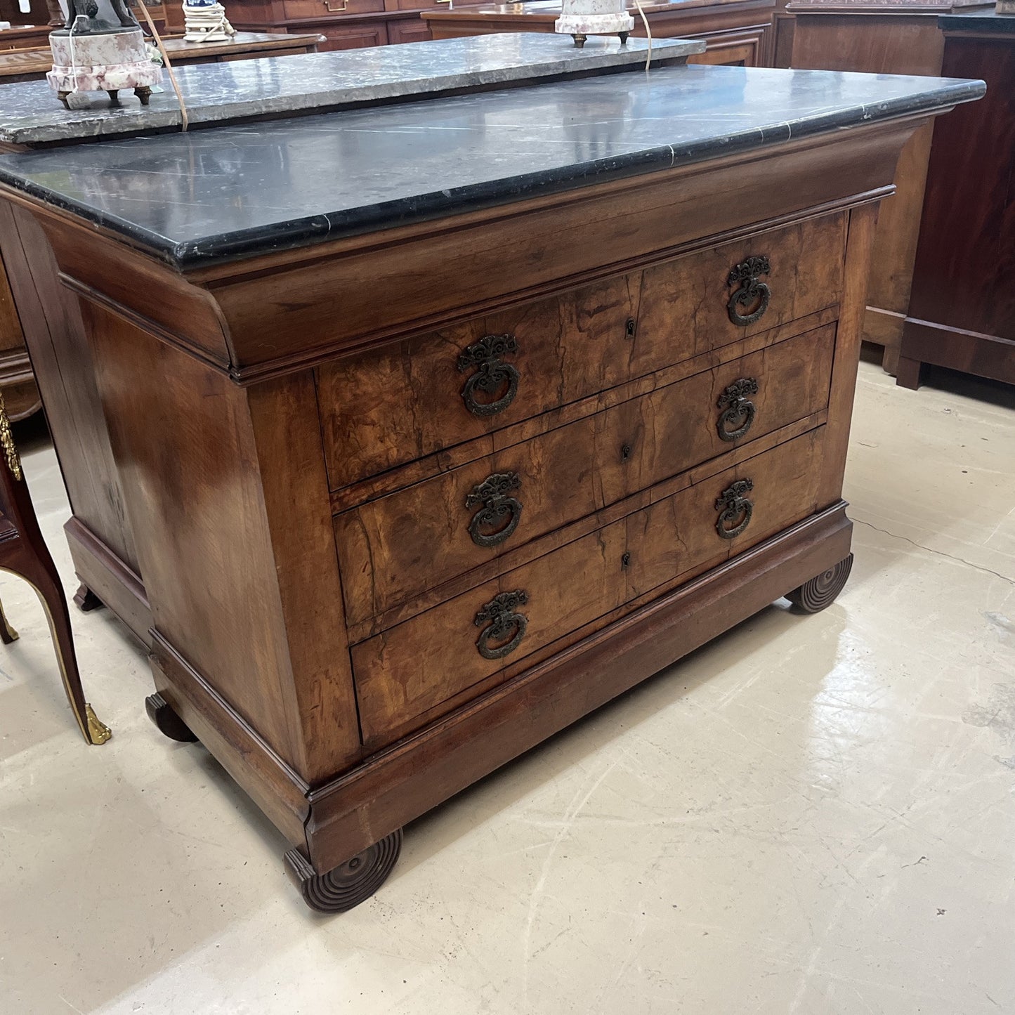 ANTIQUE FRENCH LOUIS PHILIPPE PERIOD MARBLE-TOP BURLED WALNUT COMMODE CHEST