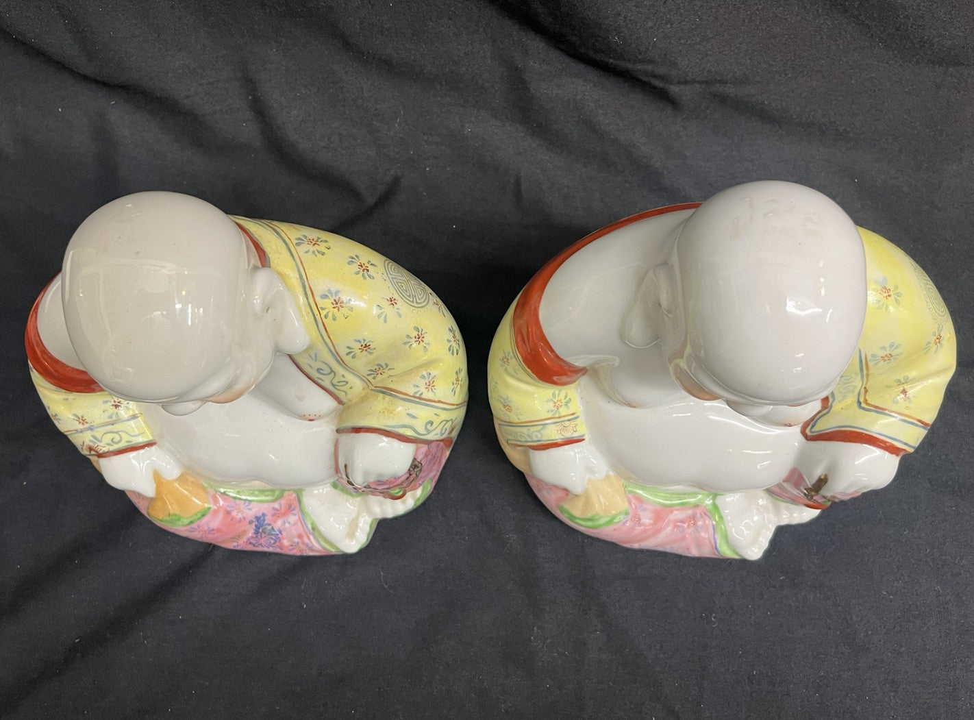 PAIR OF CHINESE FAMILLE ROSE PORCELAIN FIGURES OF SEATED BUDAI BUDDAH