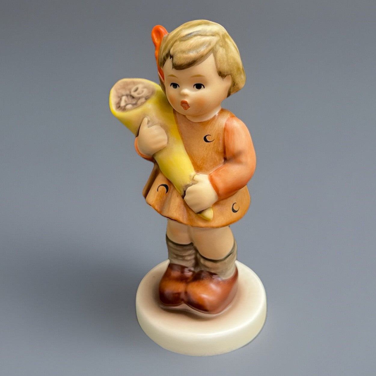 1992 M.I. Hummel Exclusive Goebel "A Sweet Offering" Porcelain Figurine #549 3/0