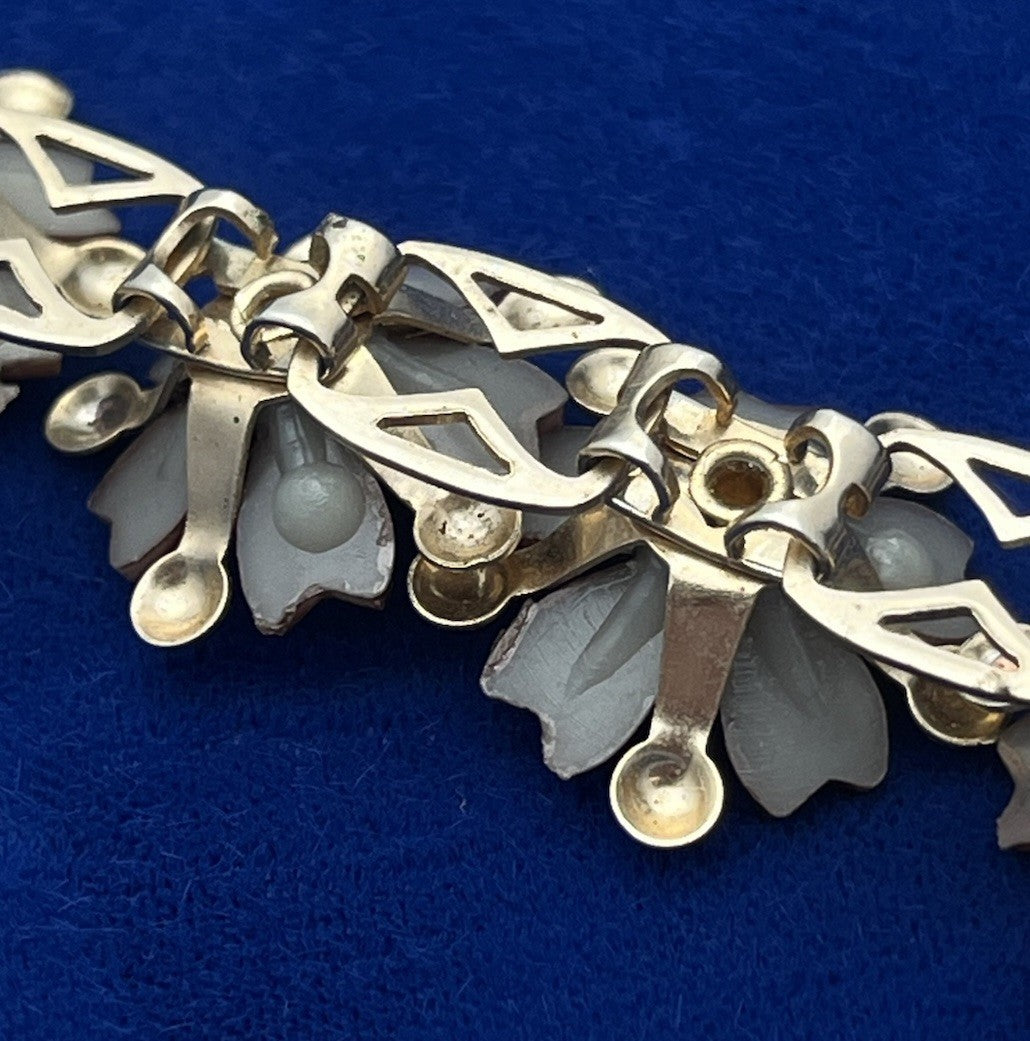 Vintage 1940's  Metal 3 D Flowers Rhinestone Center 10 Link Bracelet Beautiful!