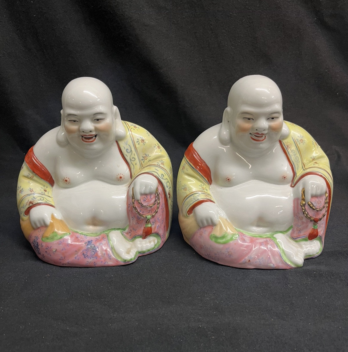 PAIR OF CHINESE FAMILLE ROSE PORCELAIN FIGURES OF SEATED BUDAI BUDDAH