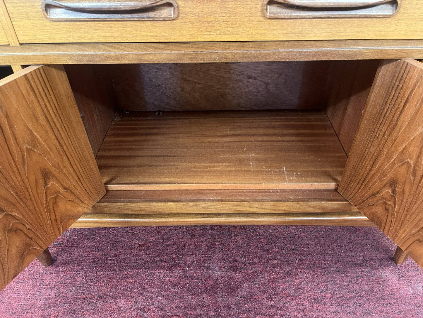 MID-CENTURY MODERN TEAK SIDEBOARD BUFFET CREDENZA by G PLAN 'FRESCO'