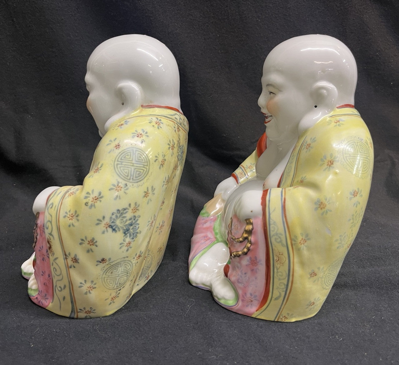 PAIR OF CHINESE FAMILLE ROSE PORCELAIN FIGURES OF SEATED BUDAI BUDDAH