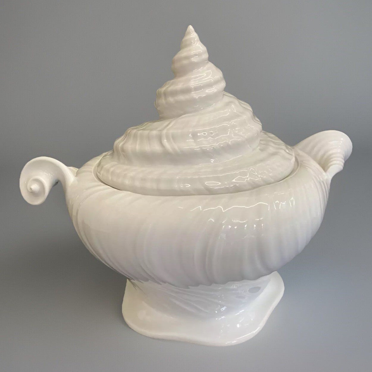 Royal Copenhagen 14180 White Shell Nautilus Konkylie Triton Tureen W 6 Bowl Set