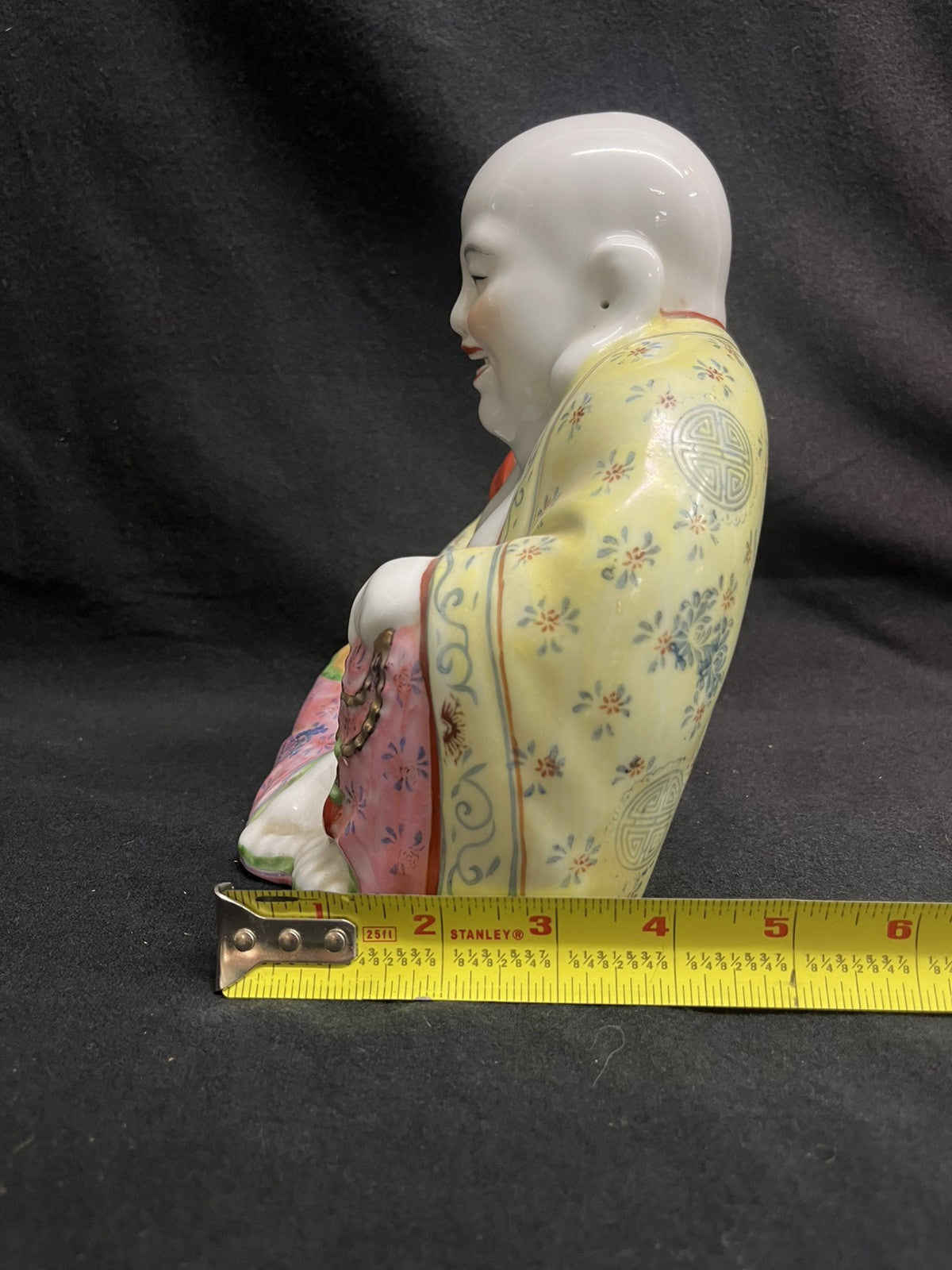 PAIR OF CHINESE FAMILLE ROSE PORCELAIN FIGURES OF SEATED BUDAI BUDDAH