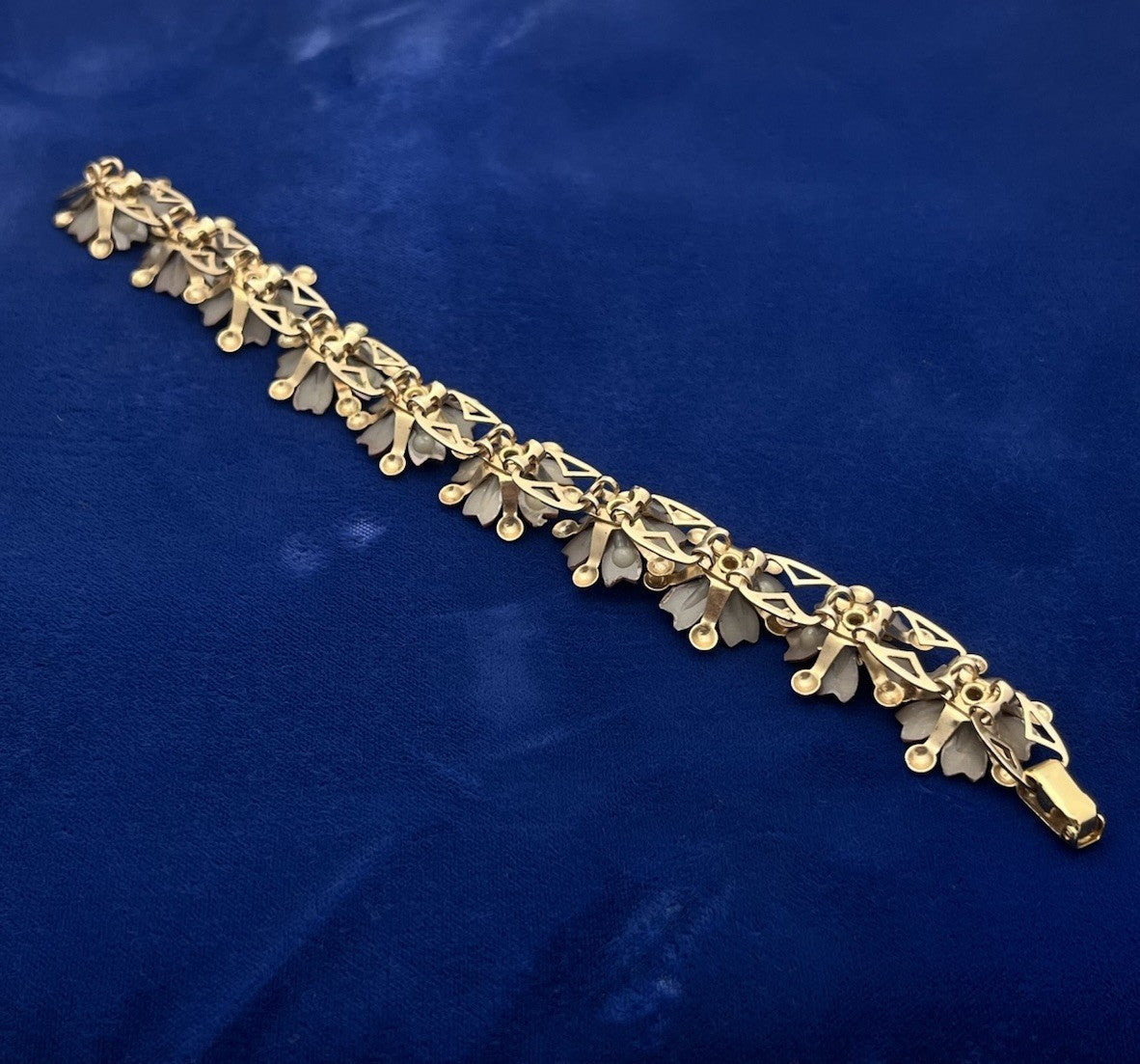 Vintage 1940's  Metal 3 D Flowers Rhinestone Center 10 Link Bracelet Beautiful!