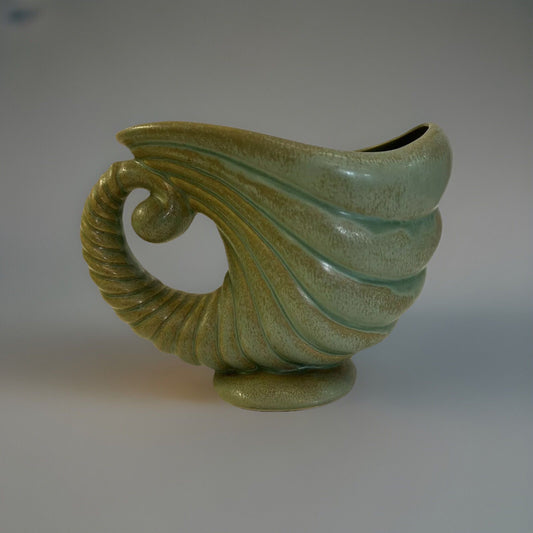 ROSEVILLE U.S.A. 556-6" CORNUCOPIA  Green Horn of Plenty Capri Line